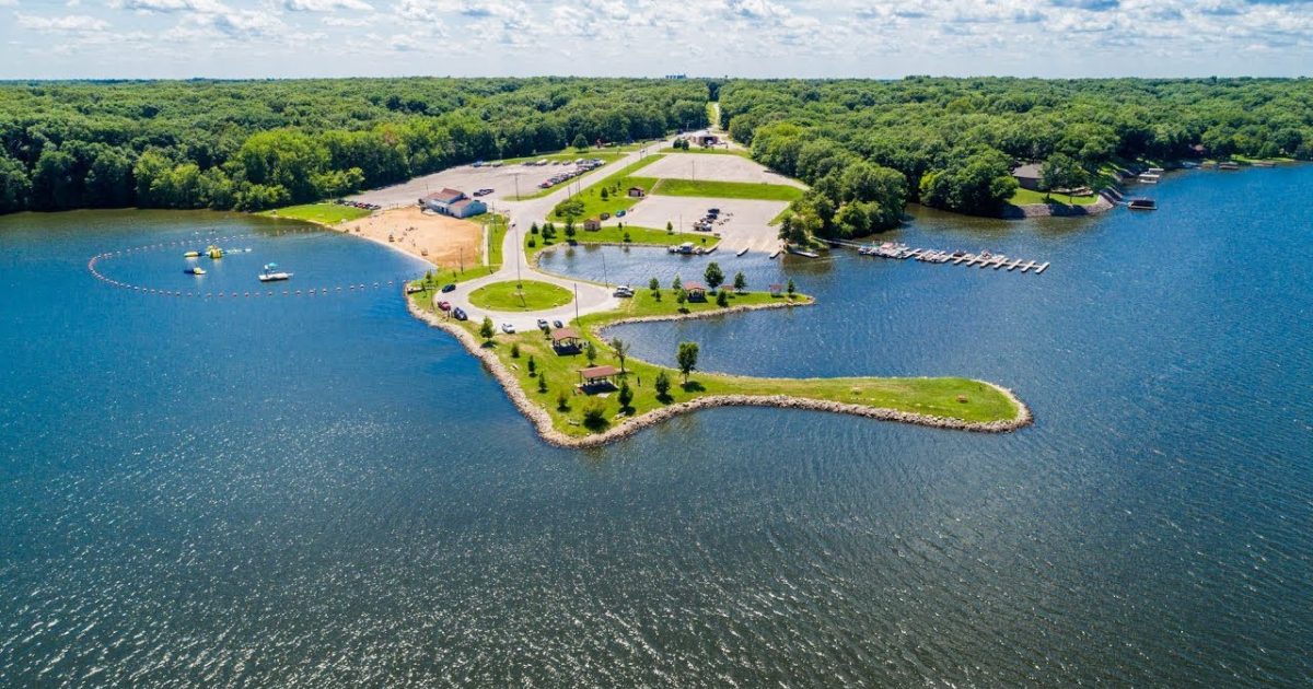 Lake Lou Yaeger waterfront
