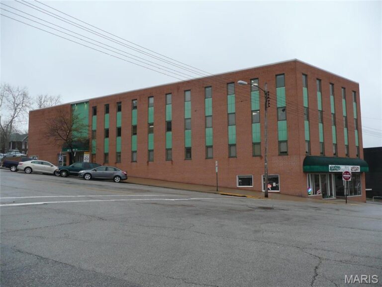 307 Henry St. #407