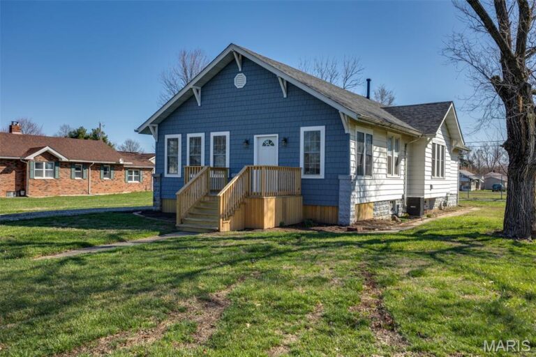 705 Macoupin Street