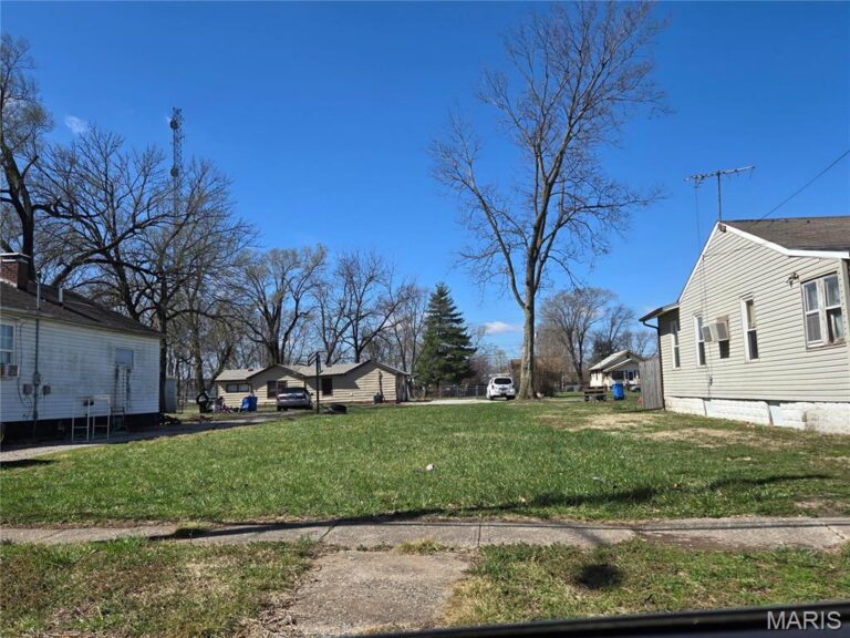 330 Pence Street