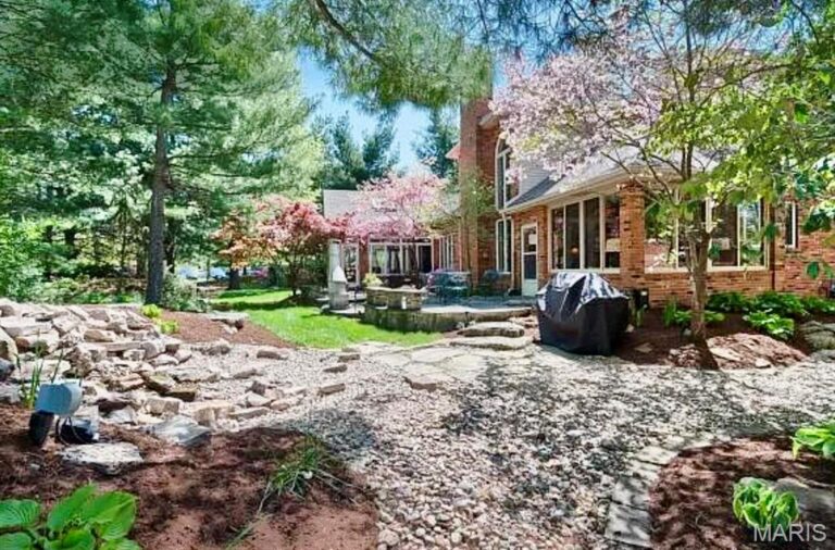 2 Pine Hollow Court