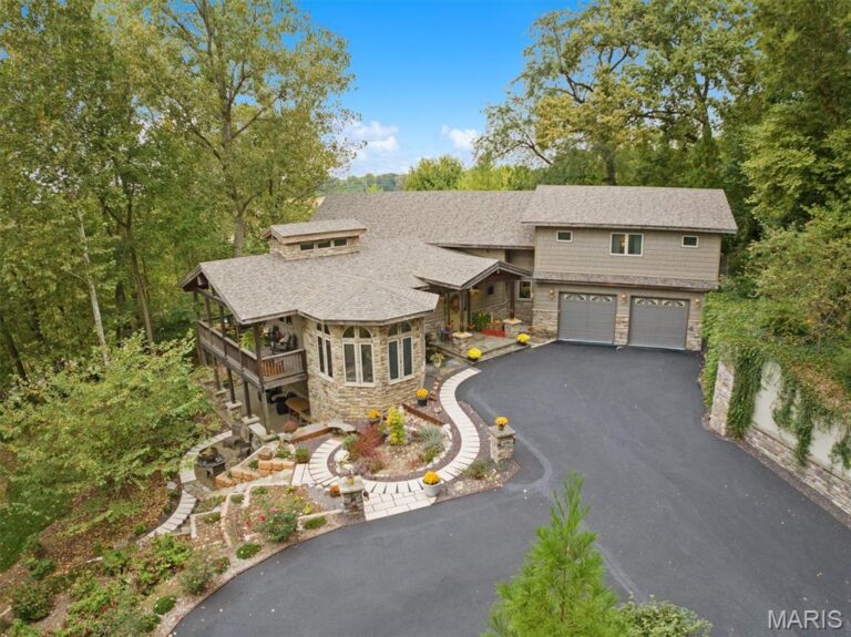 1003 Berry Lane
