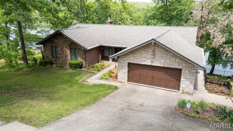 1226 Deer Trail