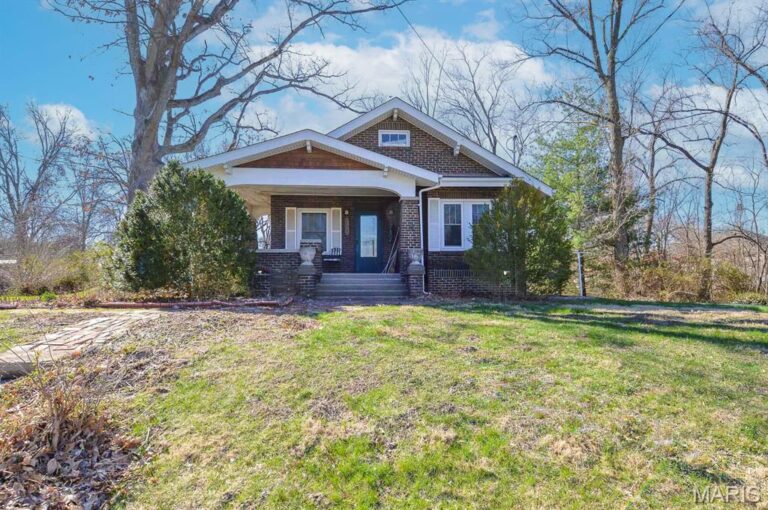 717 Crestwood Drive