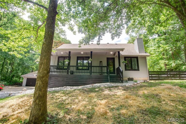 1329 Dorchester Lane