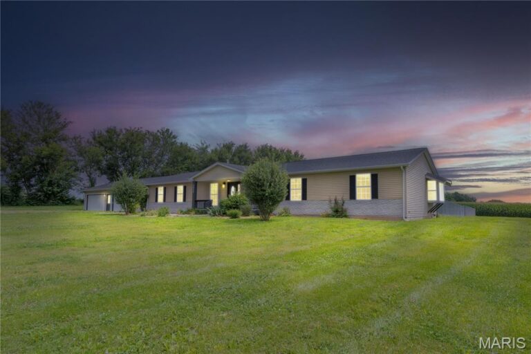 3933 Cherokee Trail