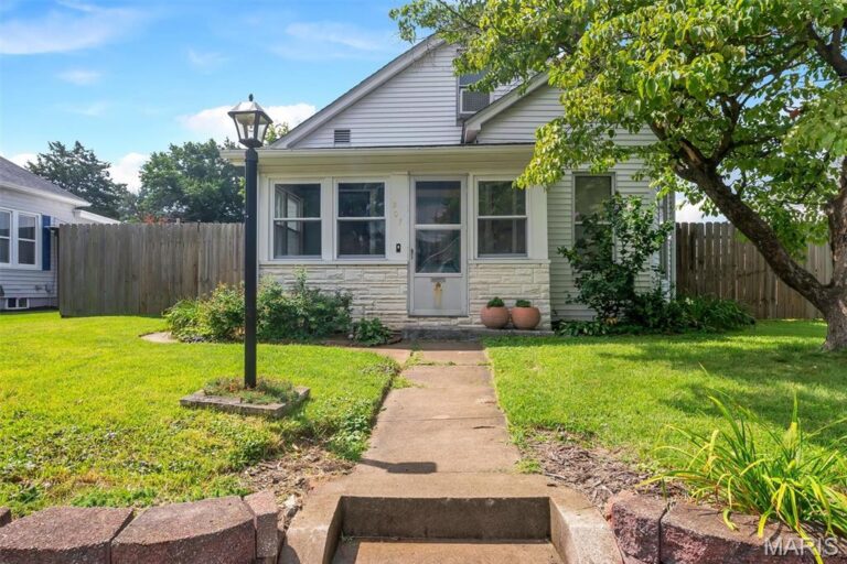 907 Hawley Avenue