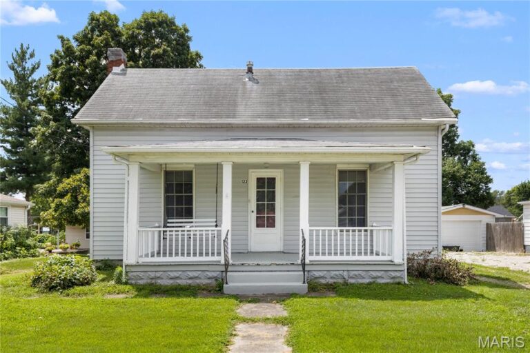 122 Center Street