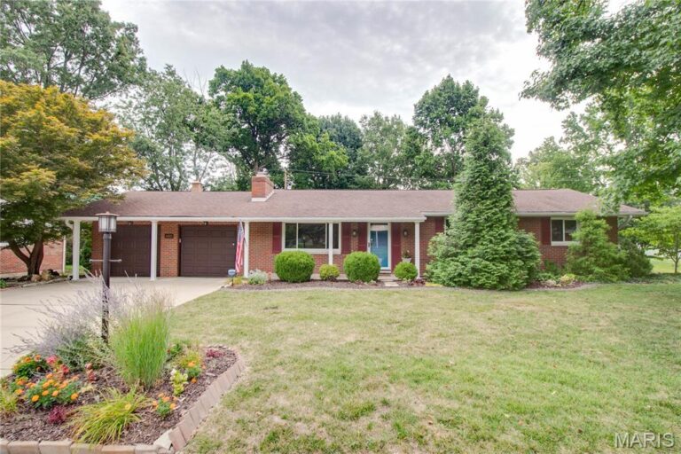 4805 Chateau Drive