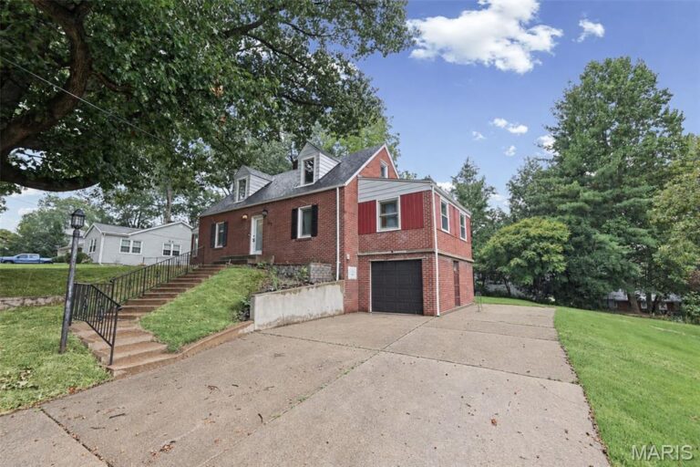 121 Rosewood Lane