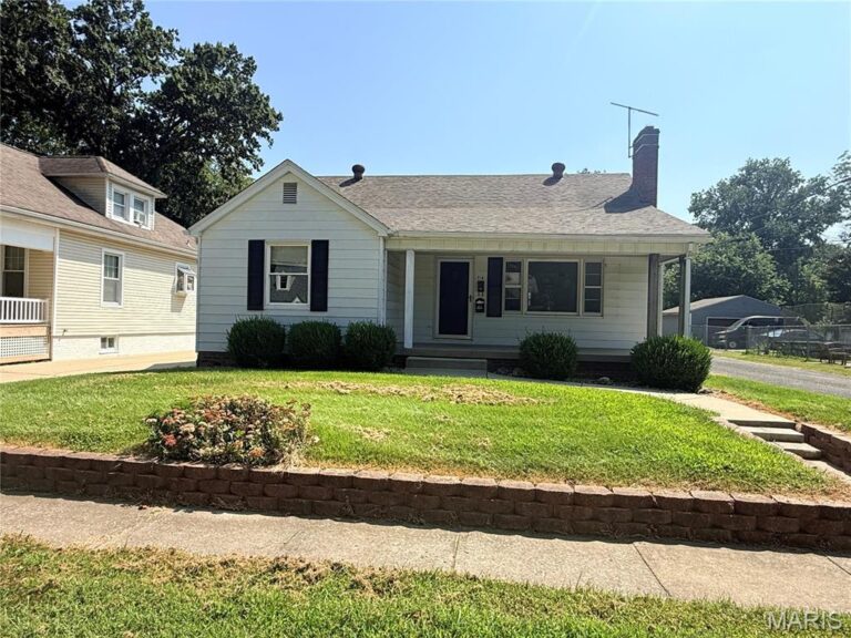 718 Maple Street