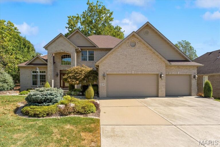 5 Timber Bluff Court