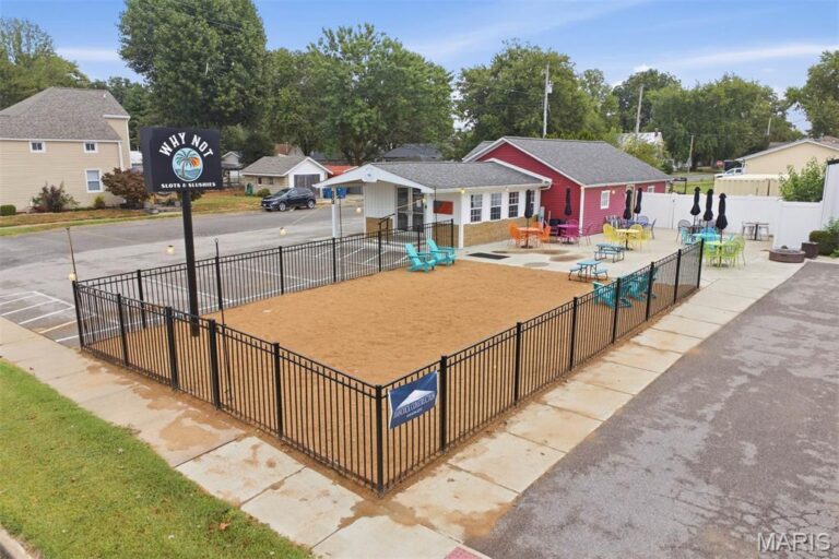 212 Douglas Street