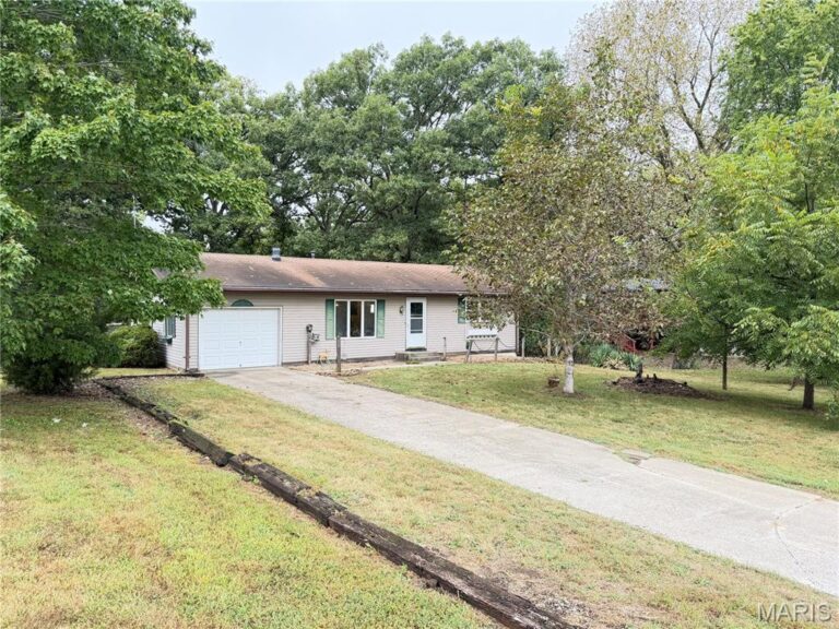 16825 Lakeside Drive