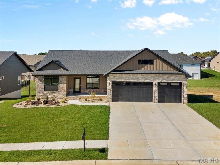 1827 Robins Mill Court