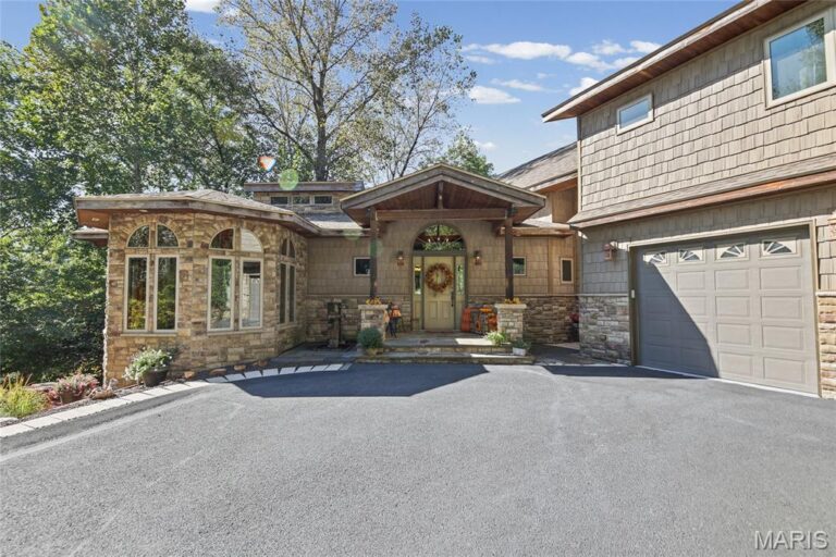 1003 Berry Lane