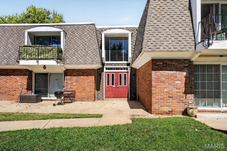 1063 Lafayette Court
