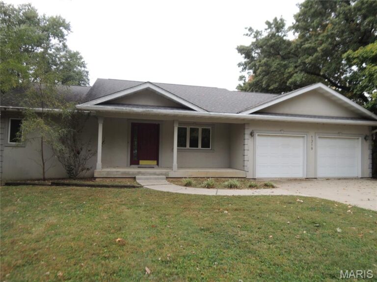 1319 Lake Shore Dr.
