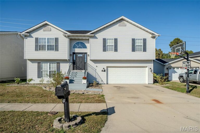 2305 Hunters Point Drive