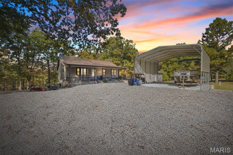 42 Lake Shore Dr W