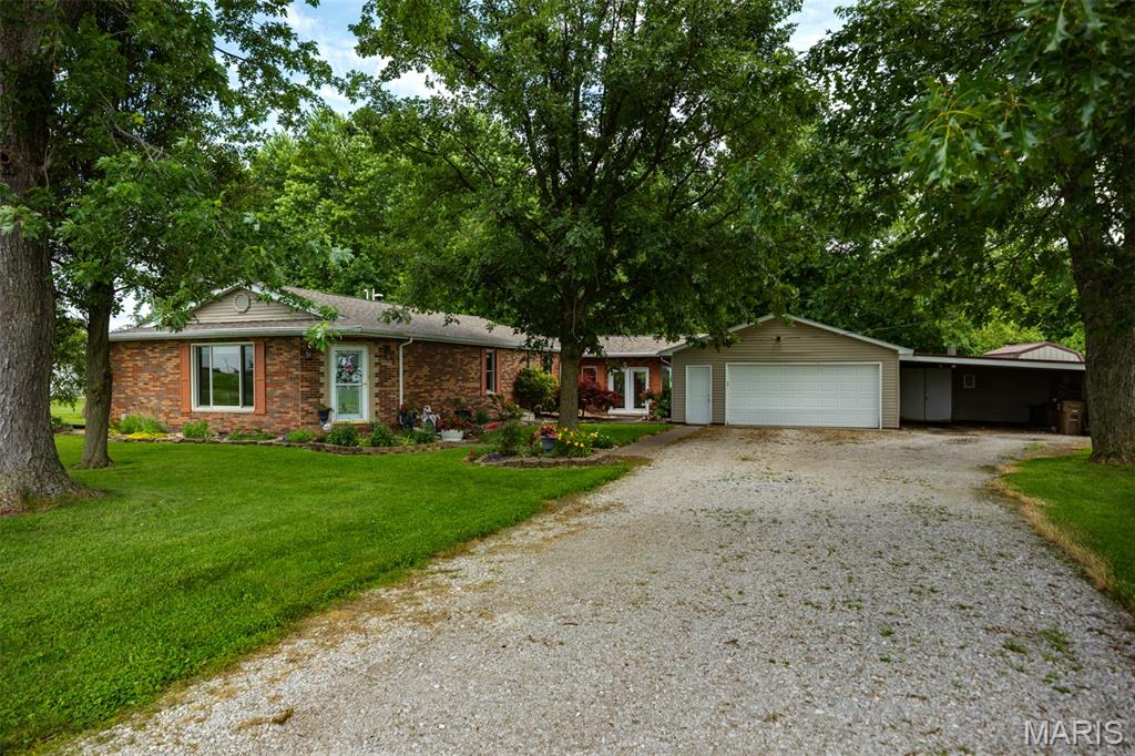 900 Montana Street, Gillespie IL — Photo 1