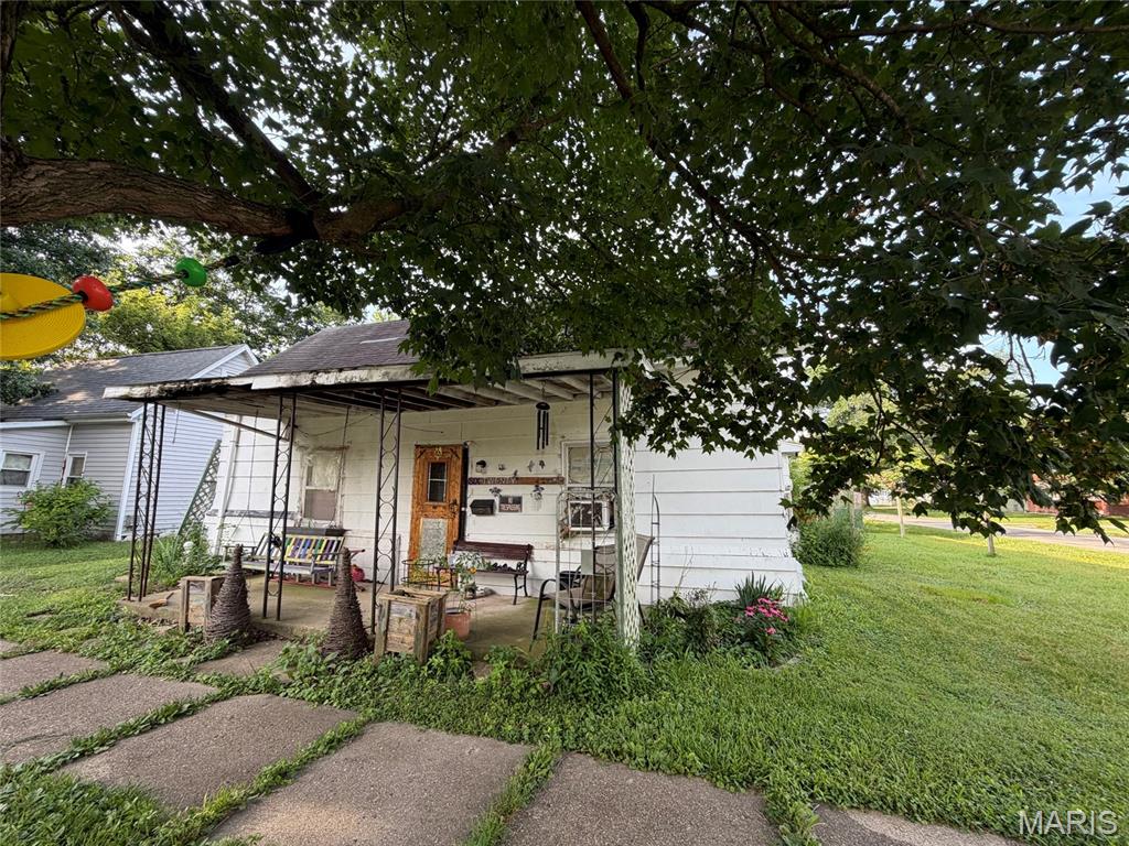 623 2nd Street, St Elmo IL — Photo 1