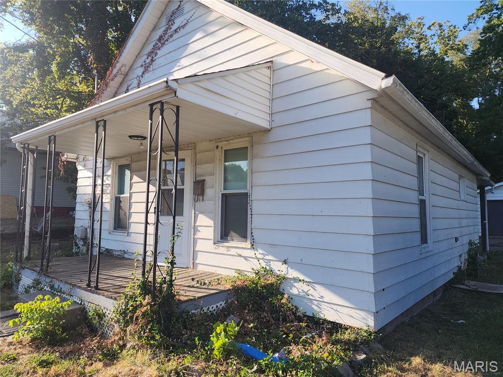 217 Fairground Avenue, Hillsboro IL — Photo 1