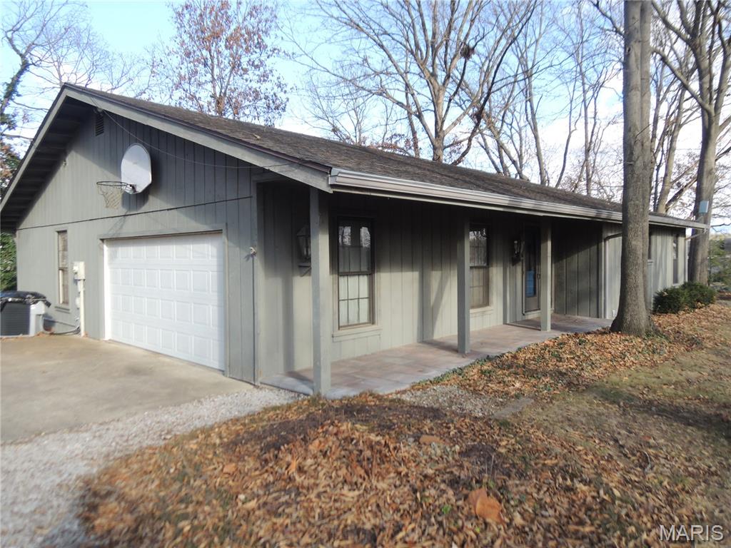 16 Denzel Drive, Greenville IL — Photo 1