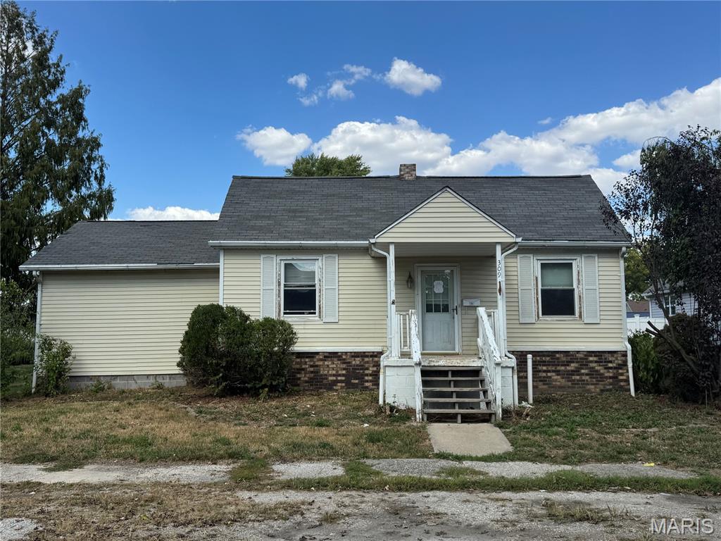 309 3rd South Street, Mount Olive IL — Photo 1