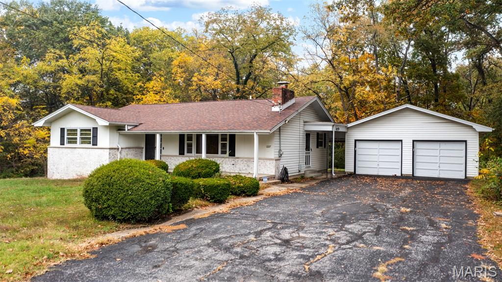 1227 Henry Street, Staunton IL — Photo 1