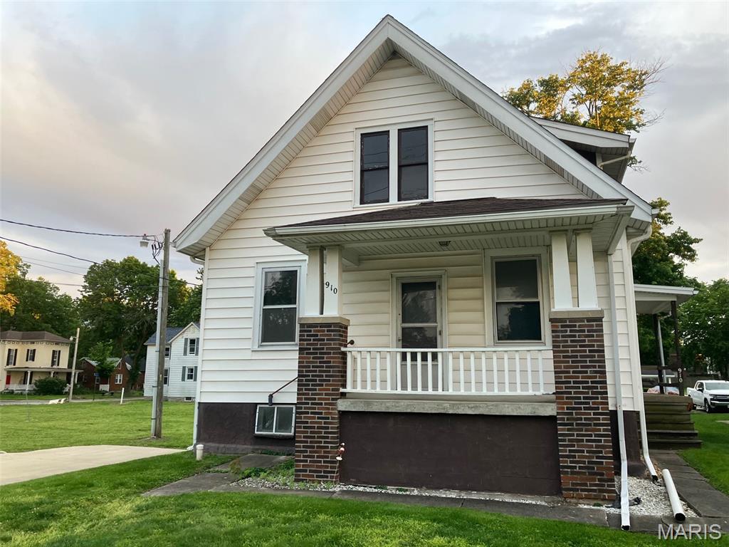 910 6th Street, Highland IL — Photo 1