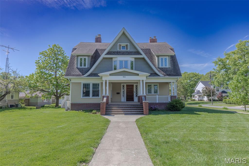 905 1st North Street, Carlinville IL — Photo 1