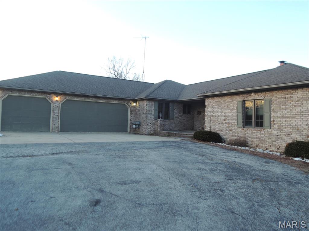 6 Willow Circle Drive, Greenville IL — Photo 1