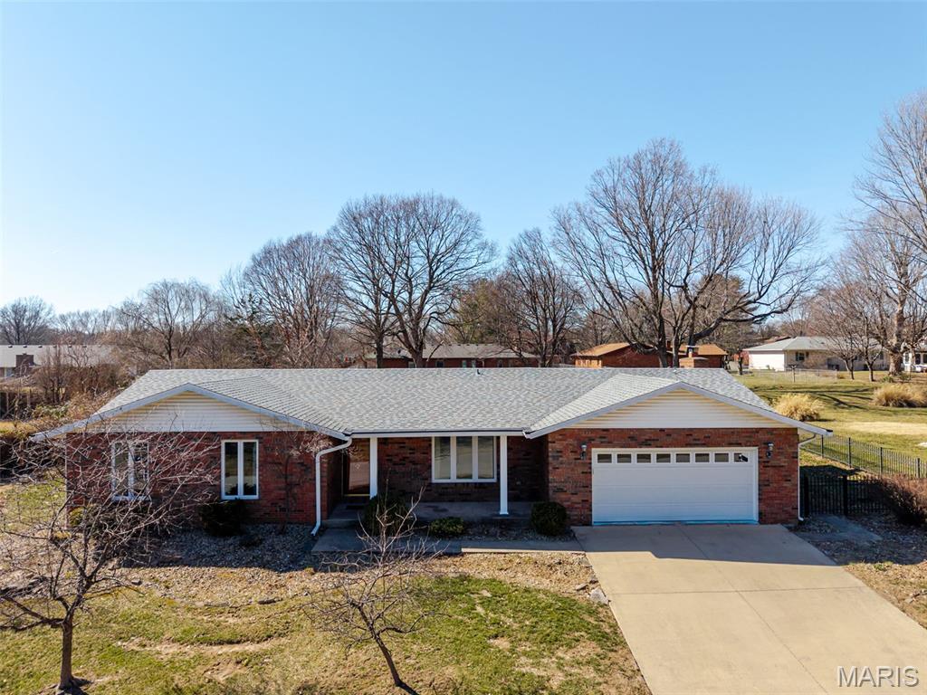 208 Matterhorn Court, Glen Carbon IL — Photo 1
