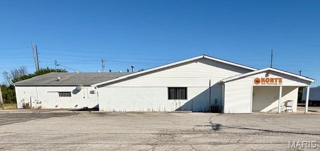 810 Deal, Highland IL — Photo 1