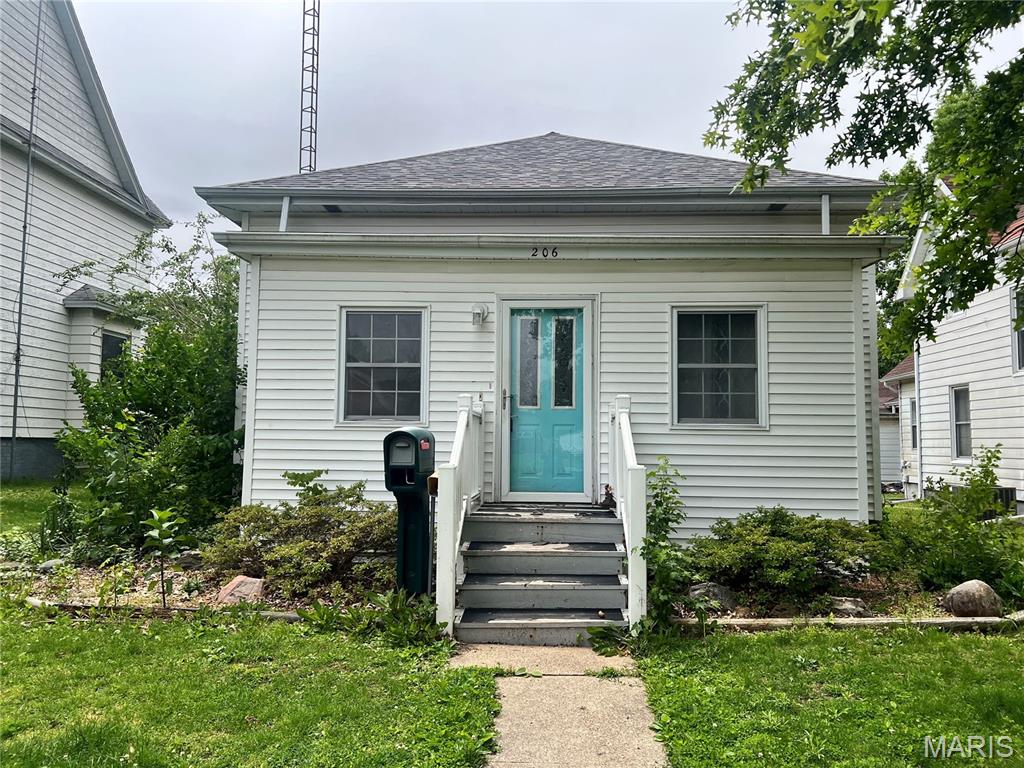 206 Cedar Street, Nokomis IL — Photo 1