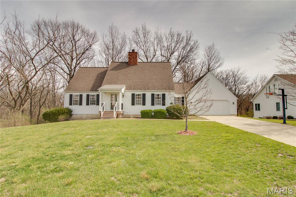9 Fox Hill Drive, Carlinville IL — Photo 1