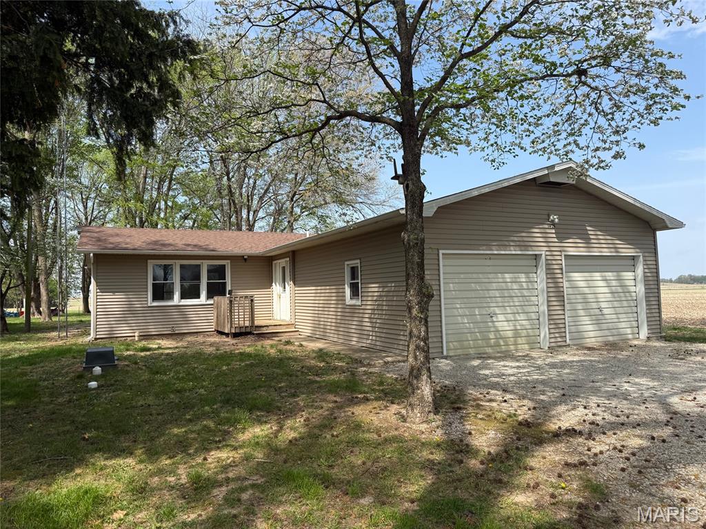 1425 Carlyle Road, Vandalia IL — Photo 1