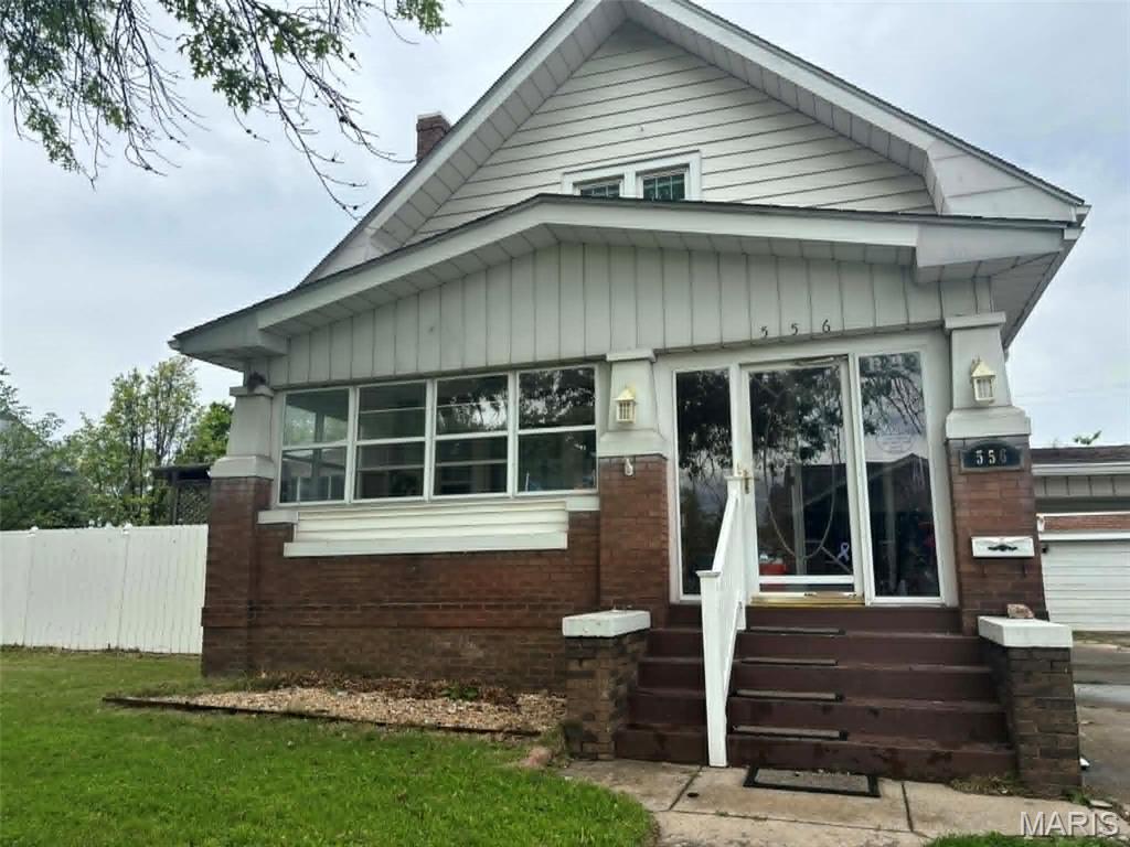 556 Whitelaw Avenue, Wood River IL — Photo 1
