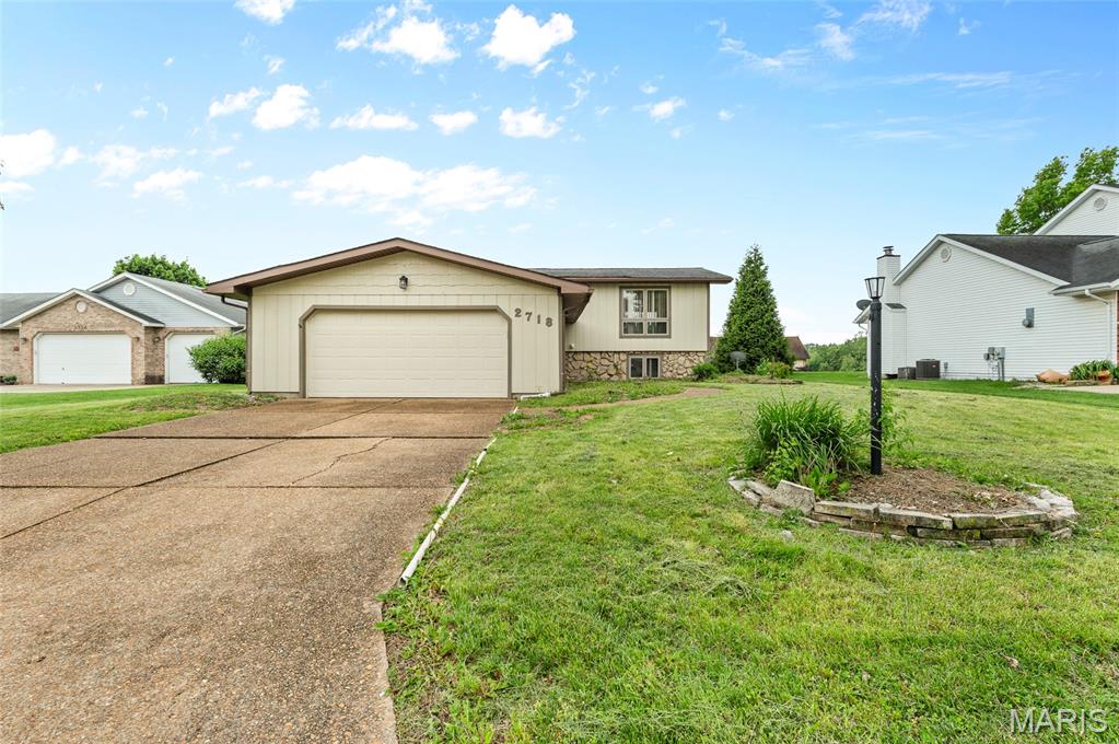 2718 Bryden, Alton IL — Photo 1