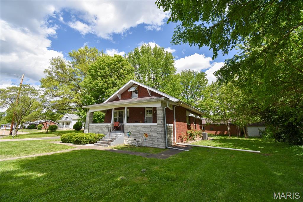 302 Hackman Street, Staunton IL — Photo 1