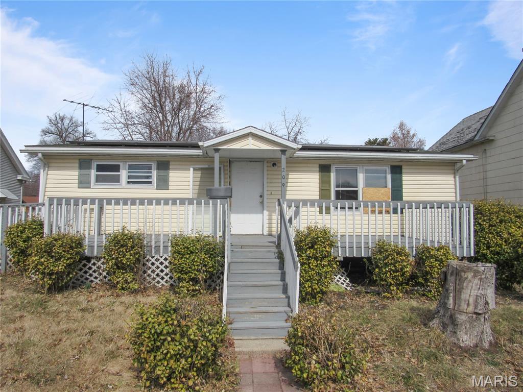 209 2nd South Street, Mount Olive IL — Photo 1