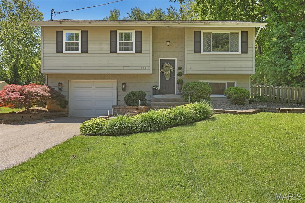 1540 Weber Drive, Edwardsville IL — Photo 1