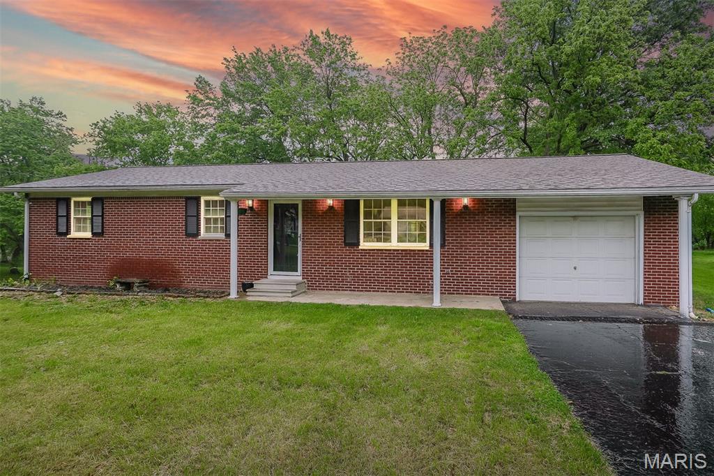 115 Echo Lane, Bethalto IL — Photo 1