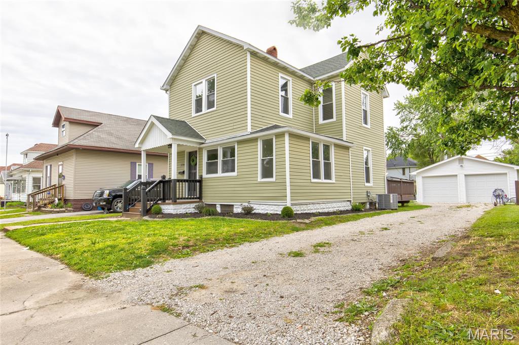 226 Penning Avenue, Wood River IL — Photo 1