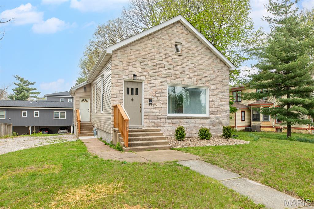 523 Hillsboro Avenue, Edwardsville IL — Photo 1