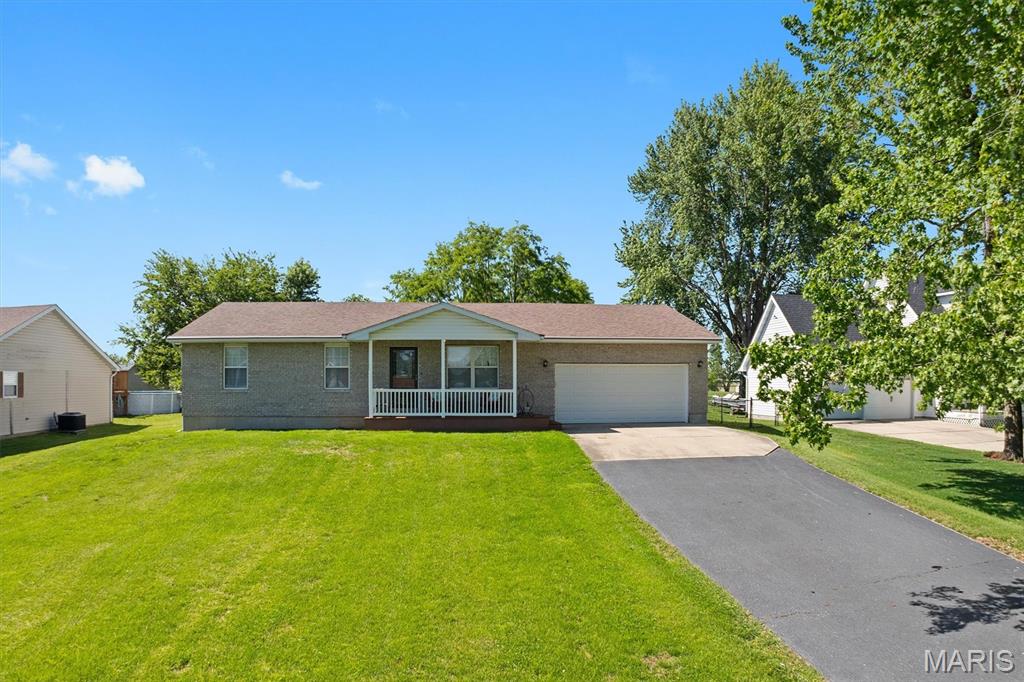 1231 Bahamas Drive, Edwardsville IL — Photo 1