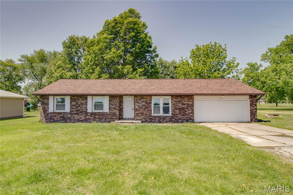 507 Walnut Street, Hillsboro IL — Photo 1