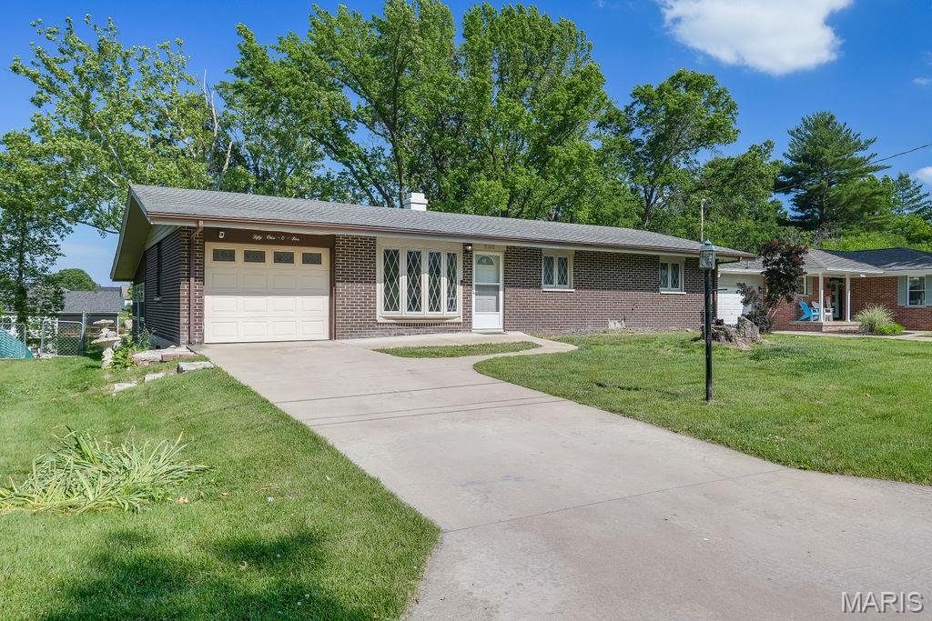 5105 Staten Drive, Godfrey IL — Photo 1