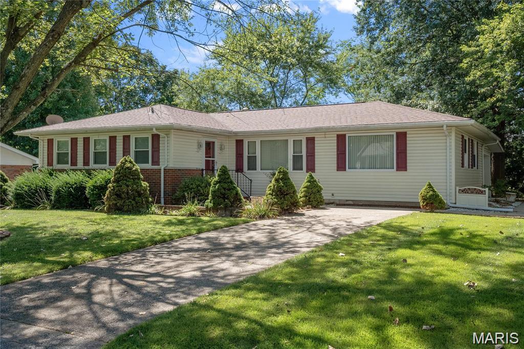 107 MARK Trail, Glen Carbon IL — Photo 1